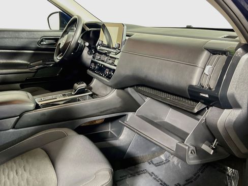 Used 2025 Nissan Pathfinder SV FWD image 35
