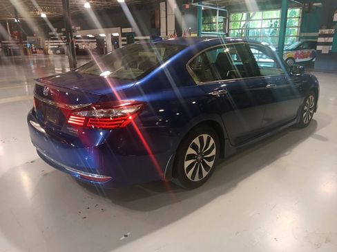 Used 2017 Honda Accord Touring image 10