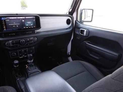 Used 2024 Jeep Wrangler Unlimited AWD/4WD image 24