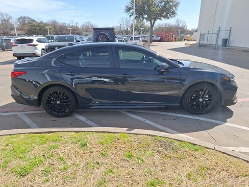 Used 2025 Toyota Camry SE image 7