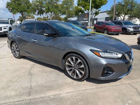 Used 2019 Nissan Maxima Platinum w/ Illumination Package FWD image 2