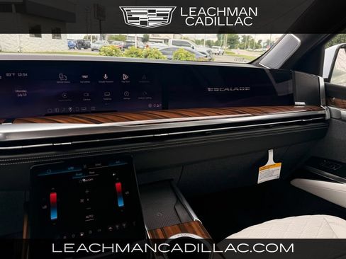 New 2026 Cadillac Escalade Platinum Luxury w/ LPO, Floor Liner Package AWD/4WD image 8
