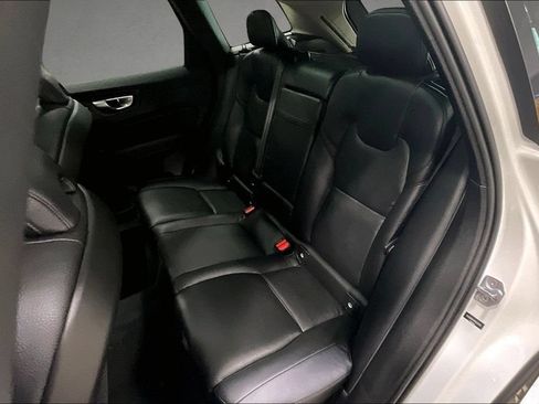 Used 2021 Volvo XC60 T5 Momentum w/ Premium Package AWD/4WD image 23