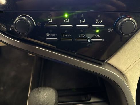 Used 2019 Toyota Camry LE FWD image 16