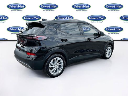 Used 2022 Chevrolet Bolt EUV LT w/ Comfort Package FWD image 7