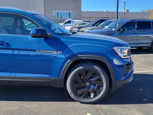 New 2025 Volkswagen Atlas Cross Sport SE image 8