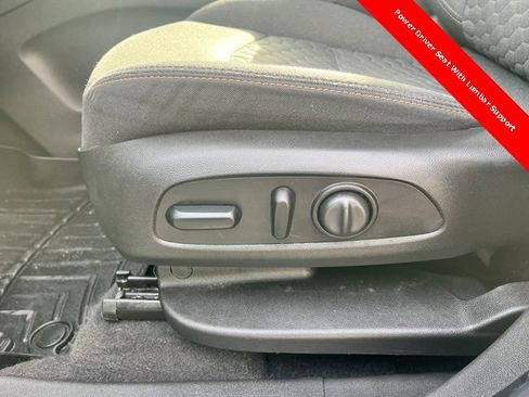 Used 2020 Chevrolet Equinox LT image 36