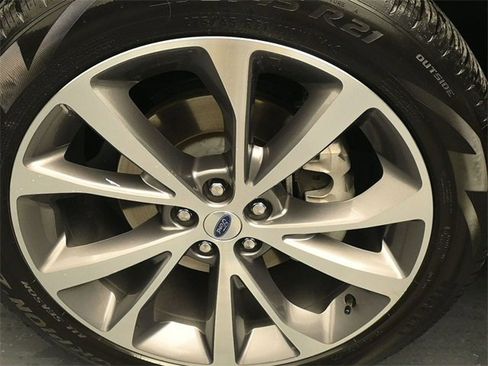 Certified 2025 Ford Explorer Platinum w/ Ultimate Package image 15