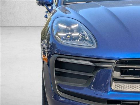 Certified 2025 Porsche Macan image 12