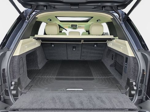 New 2026 Land Rover Range Rover SE image 12