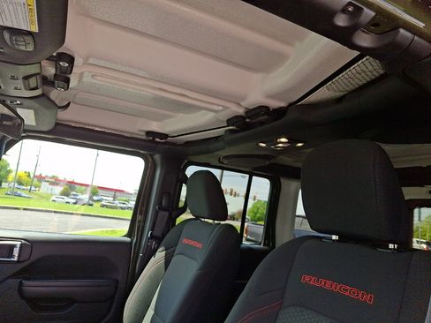 Used 2021 Jeep Wrangler Unlimited Rubicon w/ LED Lighting Group AWD/4WD image 22