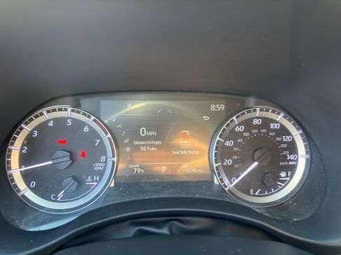 Used 2023 Toyota Highlander LE AWD/4WD image 11