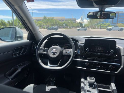 Used 2025 Nissan Pathfinder SV FWD image 36