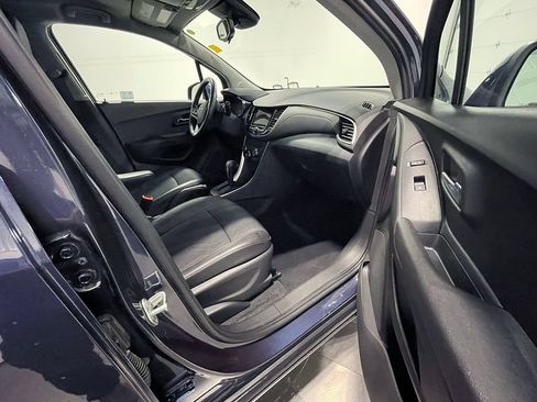 Used 2018 Chevrolet Trax LT w/ LT Convenience Package AWD/4WD image 25