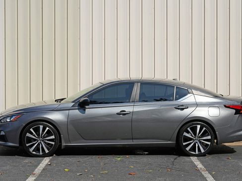 Used 2022 Nissan Altima 2.5 SR FWD image 41