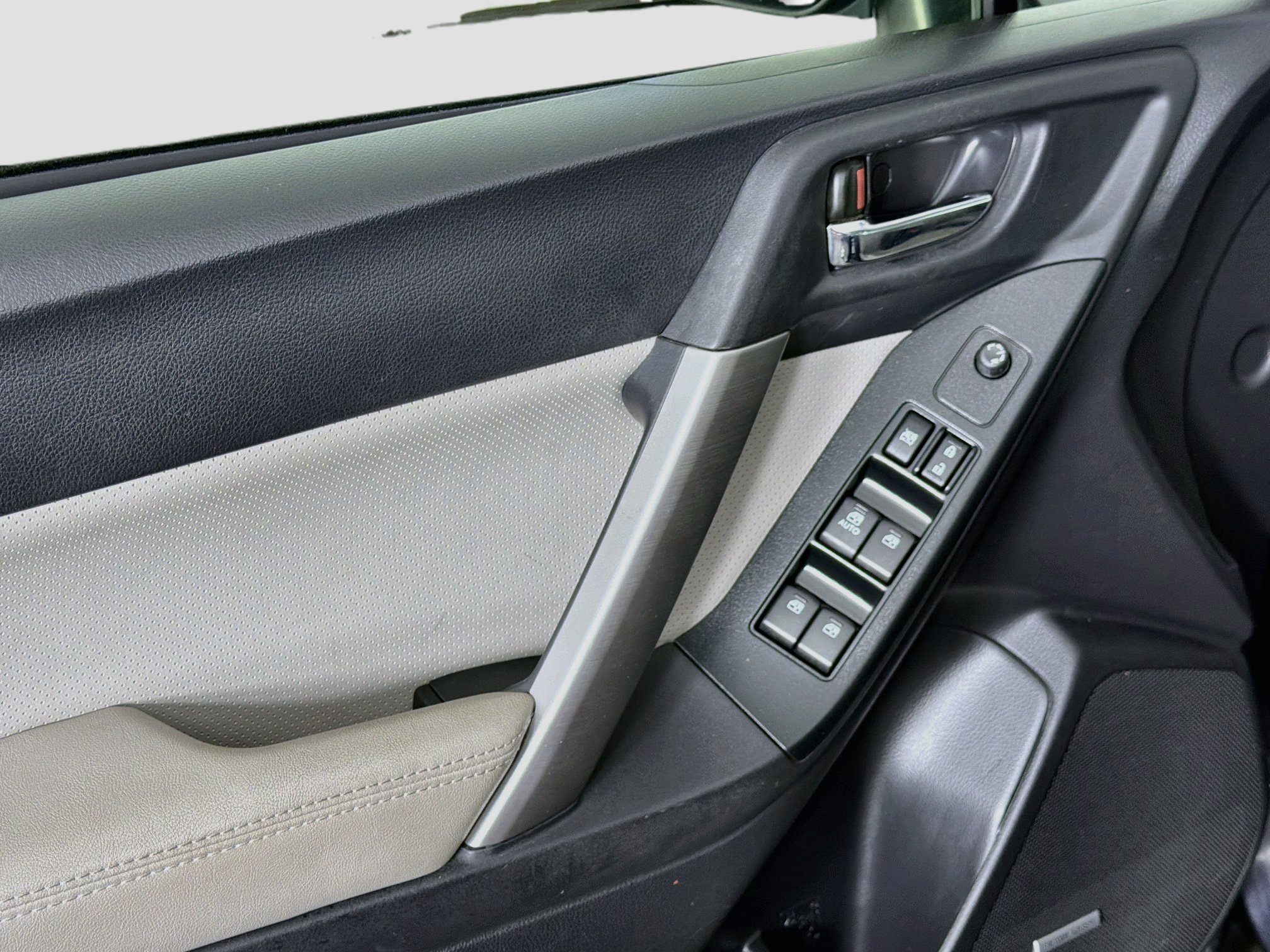 Used 2015 Subaru Forester 2.5i Touring w/ Eyesight & Navigation System AWD/4WD image 15