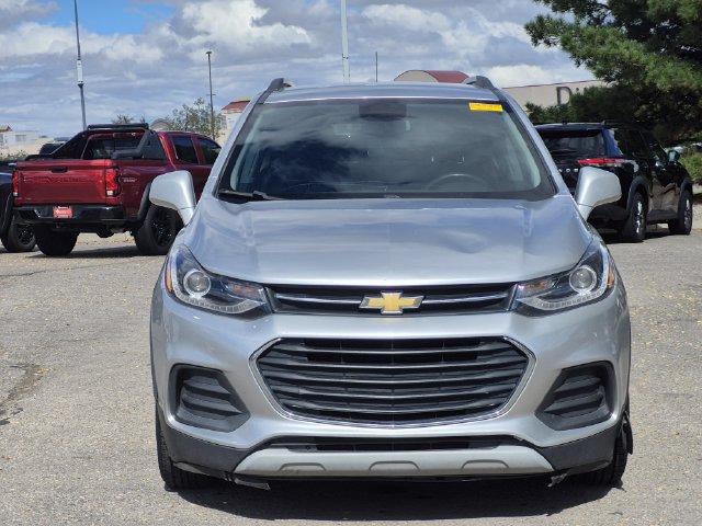 Used 2018 Chevrolet Trax LT w/ LT Convenience Package FWD image 2