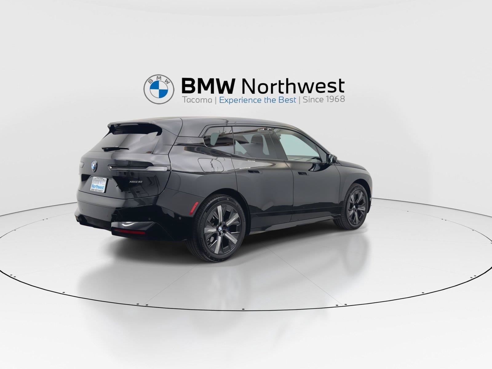 Used 2025 BMW iX xDrive50 w/ Premium Package AWD/4WD image 3