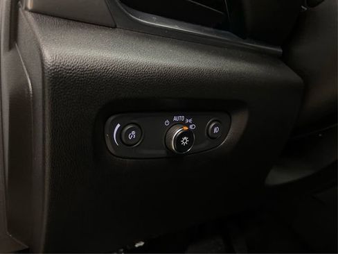 Used 2019 Chevrolet Traverse LT w/ LT Premium Package AWD/4WD image 23