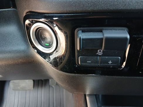 Used 2025 GMC Sierra 1500 SLT w/ SLT Premium Plus Package image 44