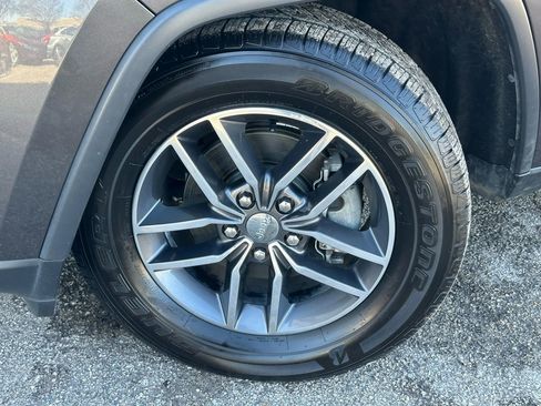 Used 2017 Jeep Grand Cherokee Limited image 40