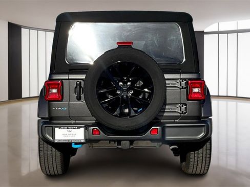 Used 2022 Jeep Wrangler Unlimited Sahara image 4