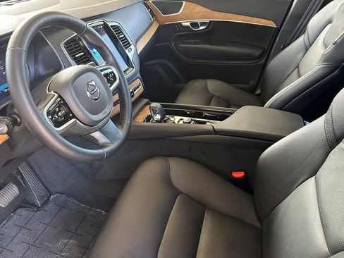 Certified 2025 Volvo XC90 B6 Plus image 10