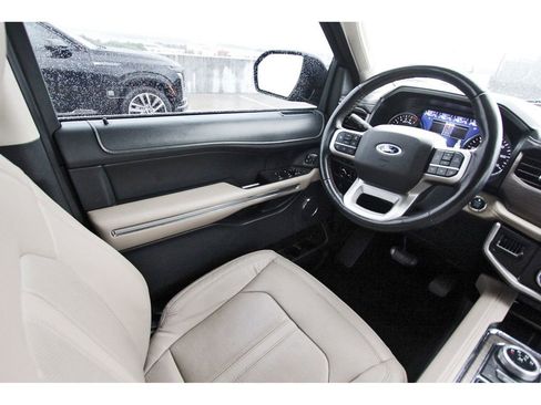 Used 2023 Ford Expedition Limited image 8