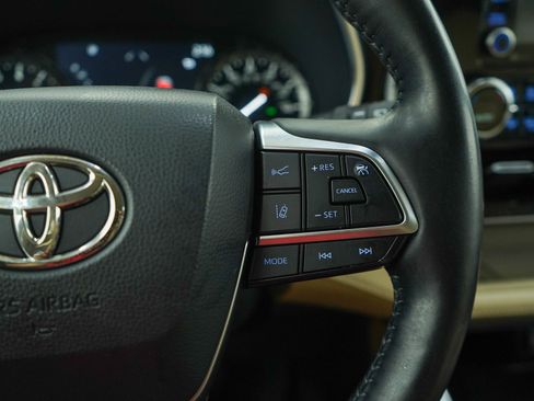 Used 2020 Toyota Highlander Limited AWD/4WD image 28