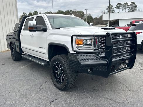 Used 2019 GMC Sierra 2500 Denali w/ Duramax Plus Package image 4