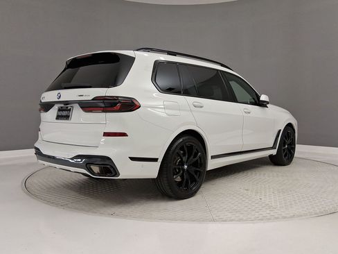 Used 2024 BMW X7 xDrive40i w/ M Sport Package AWD/4WD image 9