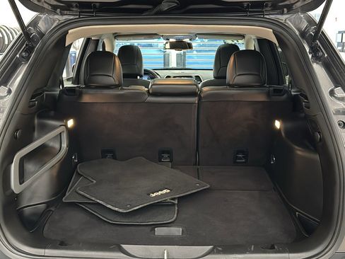 Used 2017 Jeep Cherokee Limited image 29