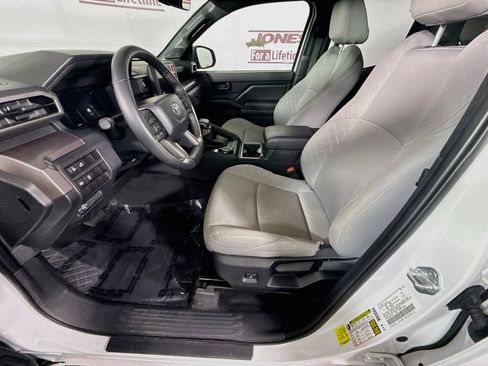 Used 2024 Toyota Tacoma SR5 AWD/4WD image 24