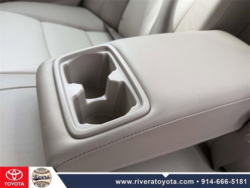 Used 2012 Toyota Camry XLE image 16