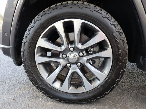 Used 2018 Jeep Grand Cherokee Overland AWD/4WD image 41