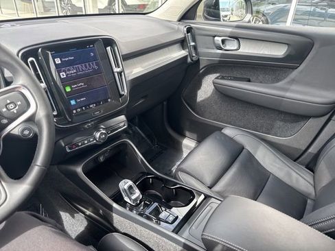 Used 2025 Volvo XC40 B5 Plus AWD/4WD image 21