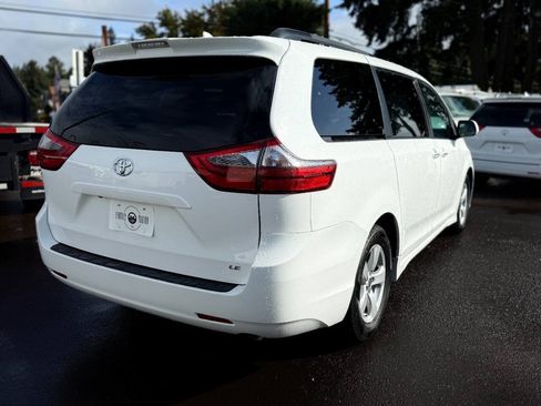 Used 2020 Toyota Sienna LE w/ LE Preferred Package FWD image 14