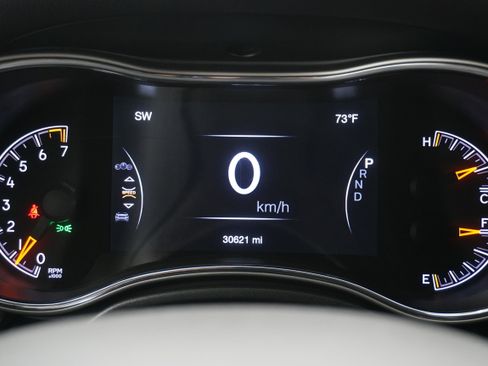 Used 2020 Jeep Grand Cherokee Limited w/ Luxury Group II image 18