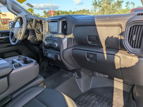 Used 2024 GMC Sierra 2500 Pro w/ Convenience Package image 15