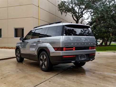 Used 2025 Hyundai Santa Fe SEL image 4