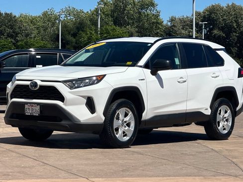 Certified 2021 Toyota RAV4 LE AWD/4WD image 10