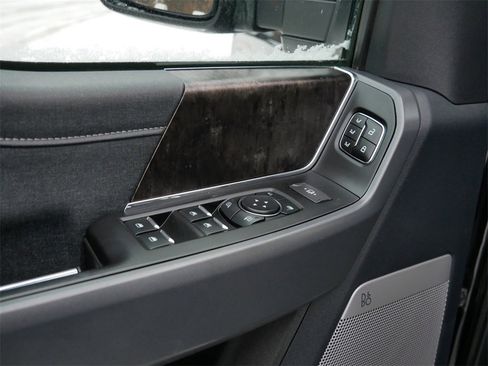 Used 2023 Ford F450 Lariat w/ Chrome Package image 18