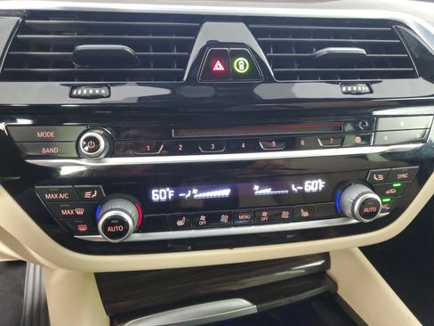Used 2019 BMW 530e w/ Convenience Package RWD image 19