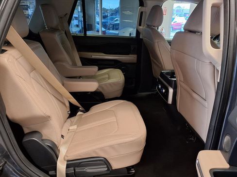 Used 2023 Ford Expedition Limited image 14
