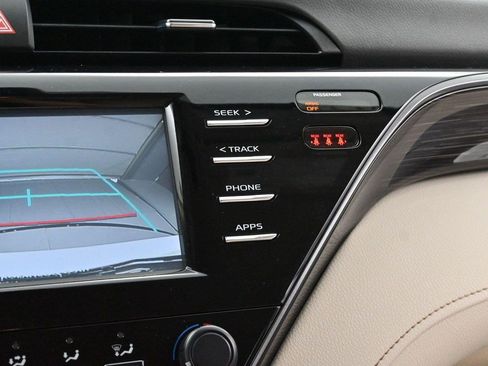 Used 2019 Toyota Camry LE FWD image 21