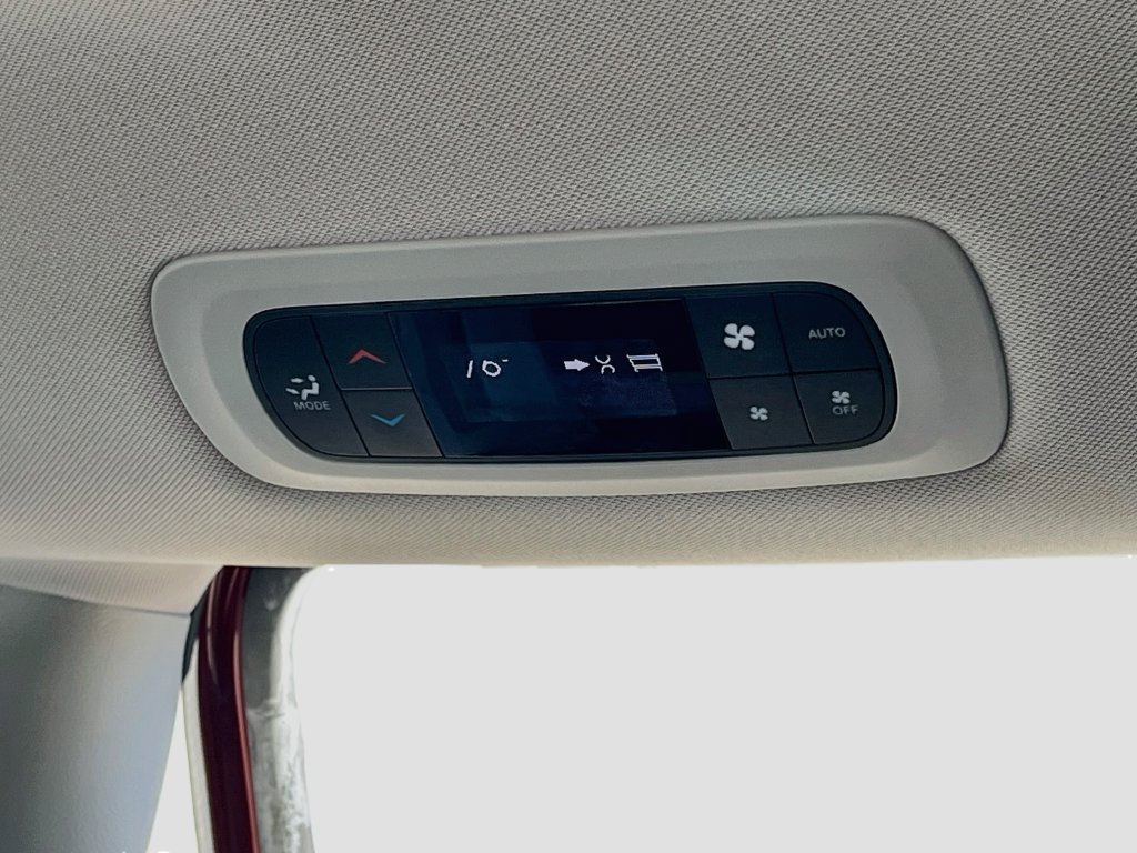 Used 2018 Chrysler Pacifica Touring-L w/ Advanced Safetytec Group FWD image 24