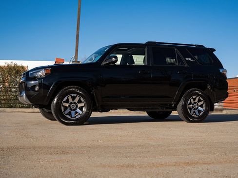Used 2023 Toyota 4Runner TRD Off-Road Premium image 3