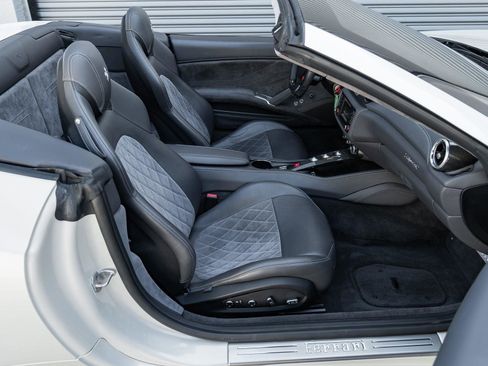 Used 2015 Ferrari California T image 28