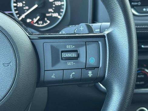 Used 2023 Nissan Rogue SV AWD/4WD image 24