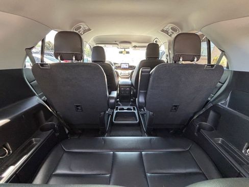 Used 2021 Ford Explorer XLT w/ Equipment Group 202A AWD/4WD image 19